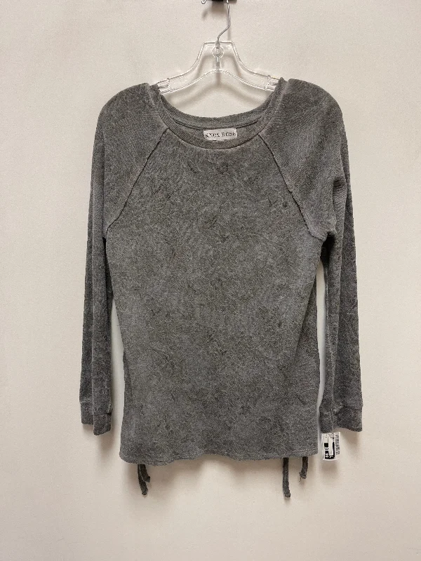 Top Long Sleeve By Knox Rose In Grey, Size: S