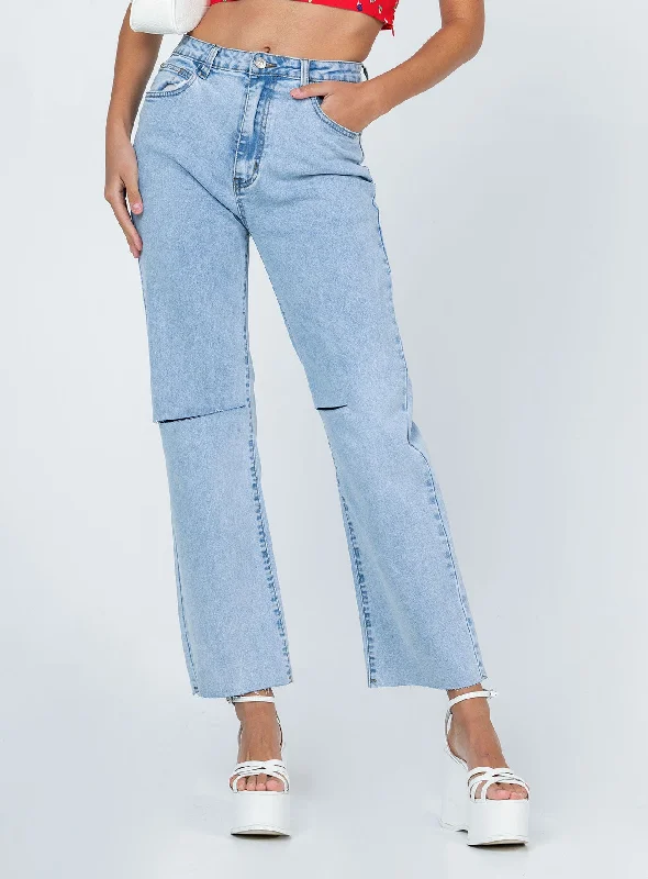 Must Haves Daysia Lightwash Denim Jeans