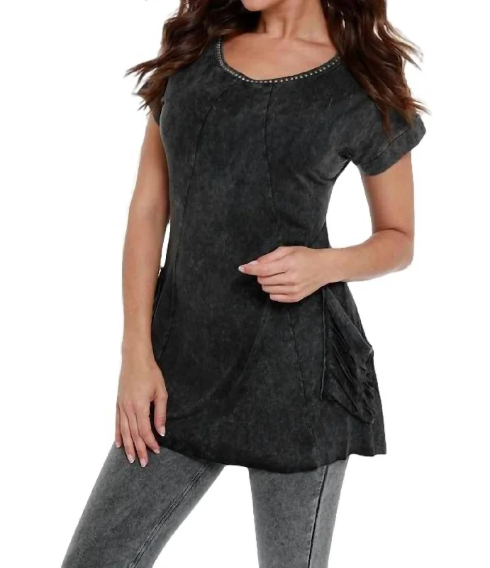 Wardrobe Refresh Beaded Short Sleeve Tunic In Charcoal