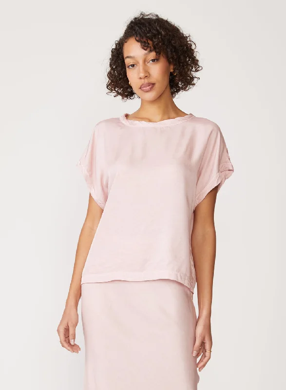 Sophisticated Cut Viscose Satin Short Sleeve Top in Chalk Pink